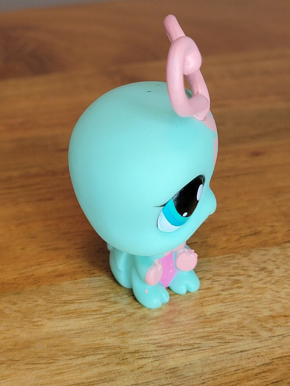 Hasbro Littlest Pet Shop #1727 Lovebug figurine 2008